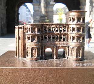 Porta Nigra, wenige Gehminuten vom Ante Porta - Das Stadthot