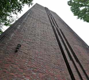 Blick vom Eingang in die Höhe