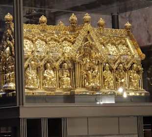 Der Marienschrein im Chor