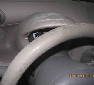 Verkratztes Lenkrad und Armatur