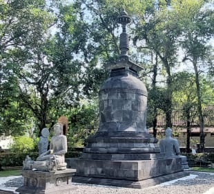 Mendut Tempelkomplex und Garten