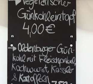 Angebote auf der Schiefertafel bei Hallo Grünkohl