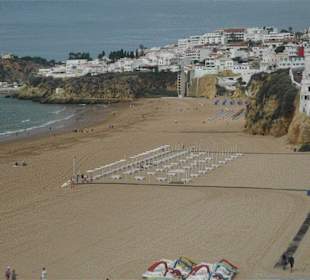 Im Hintergrund ,Strandaufzug