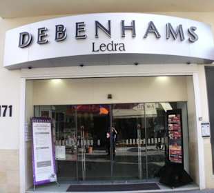 Eingang zum Kaufhaus Debenhams