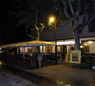 Aussenansicht bei Nacht