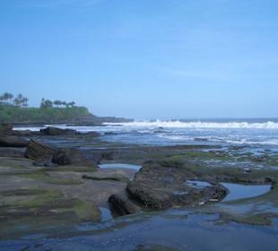 Schwarzer Strand amTanah Lot
