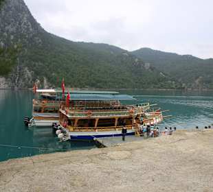 Ausflugsboote im Green Canyon