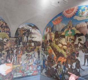 Фрески Диего Риверы в национальном дворце