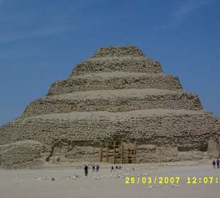 Die Stufenpyramide von Sakkarah