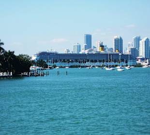 Blick auf den Kreuzfahrthafen