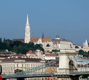 Fischerbastei mit Kettenbrücke im Vordergrund