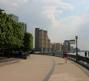 Am Bootsanleger an der Themse