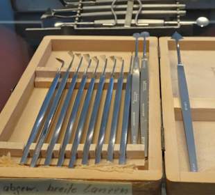 Instrumente der Augenchirurgie im Musuem