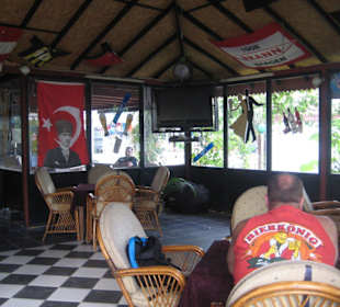 Neben Aspendos Beach die Titanic bar