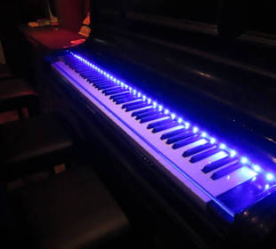 Pub Restaurant Piano