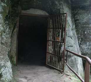 Und durch Tunnel