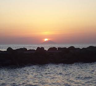 Tramonto su Stromboli