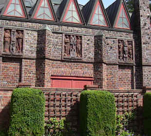 Sicht auf Tempel vom Garten