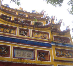 Die Verzierungen eines Durchgangs.