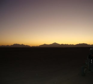 Sonnenuntergang beim Strandbugge fahren