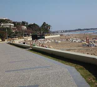 Spaziergang auf der Strandpromenade