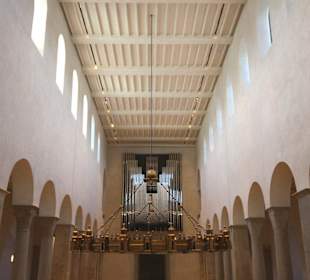 Blick in das Kirchenschiff