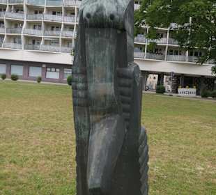 Große Strandfigur am Prämonstratenserberg