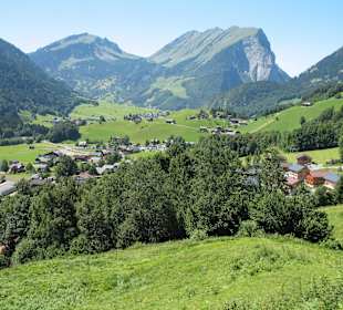 Blick auf Schoppernau und Kanisfluh