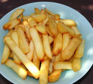 Begleitende belgische Frites im L'Ecureuil