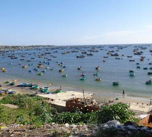 Ausblick auf den Fischerhafen in Mui Ne