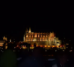 Kathedrale La Seu - Blick vom Hafen um 22:36 Uhr 