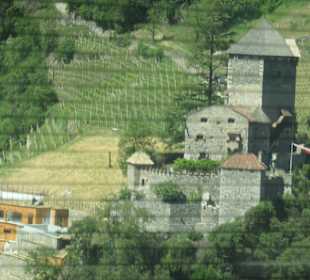 Burg Branzoll oberhalb von Klausen