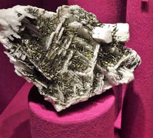 Exponate des Mineralogischen Museums