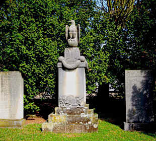 Kriegerdenkmal an der St. Georg Kirche
