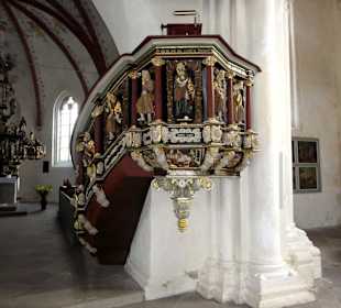 Die Kanzel der Kirche