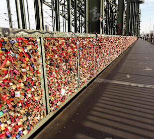 Liebesschlösser an der Hohenzollernbrücke