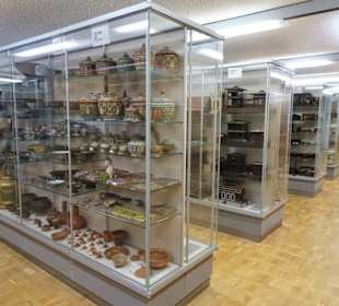 Im Schaumagazin des Übersee-Museums