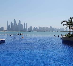 Infinity Pool Oceana Beach Club