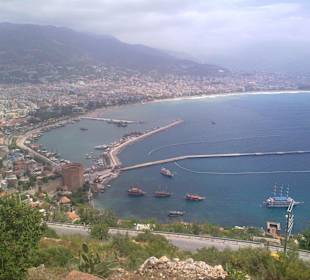 Blick auf den Hafen von Alanya
