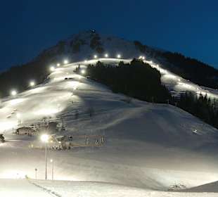 Beleuchtete Rodelbahnen und Skipisten in Söll