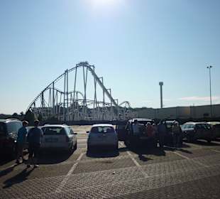Achterbahn vom Parkplatz