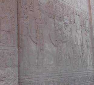 Beim Tempel.