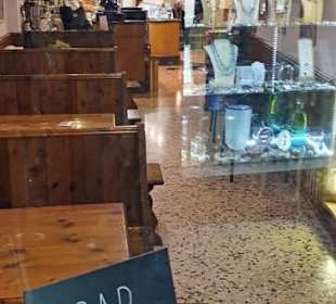 Im Tunneldurchgang Bars