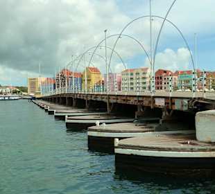 Pondoon Brücke "Queen Emma"
