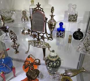 Rundgang durch das Europäische Flakonglasmuseum