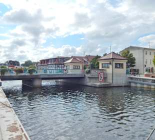 Stadthafen mit Zugbrücke