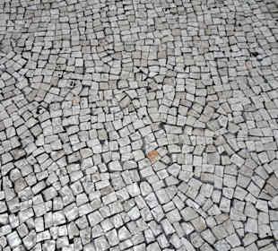 Das Straßenpflaster der Inselhauptstadt Funchal