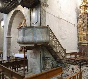 Die Kanzel der Kirche