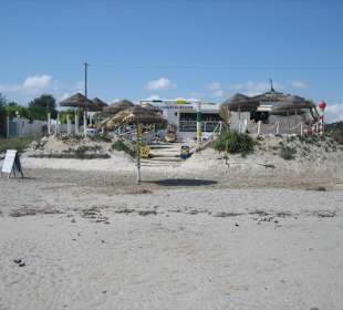 Einladendes Strandrestaurant