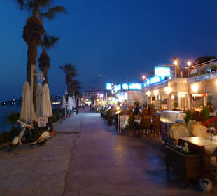 Kleine Promenade nähe Hotel Grand Blue Sky